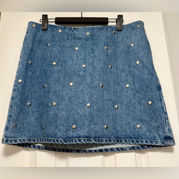 Elegant Blue Denim Pencil Skirt with Stud Details - Picture 1 of 8